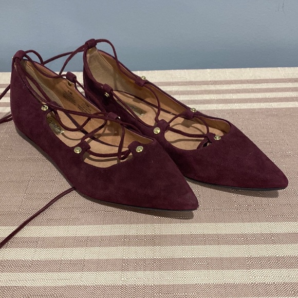 'Owen' Pointy Toe Ghillie Flat
HALOGEN - Picture 9 of 13